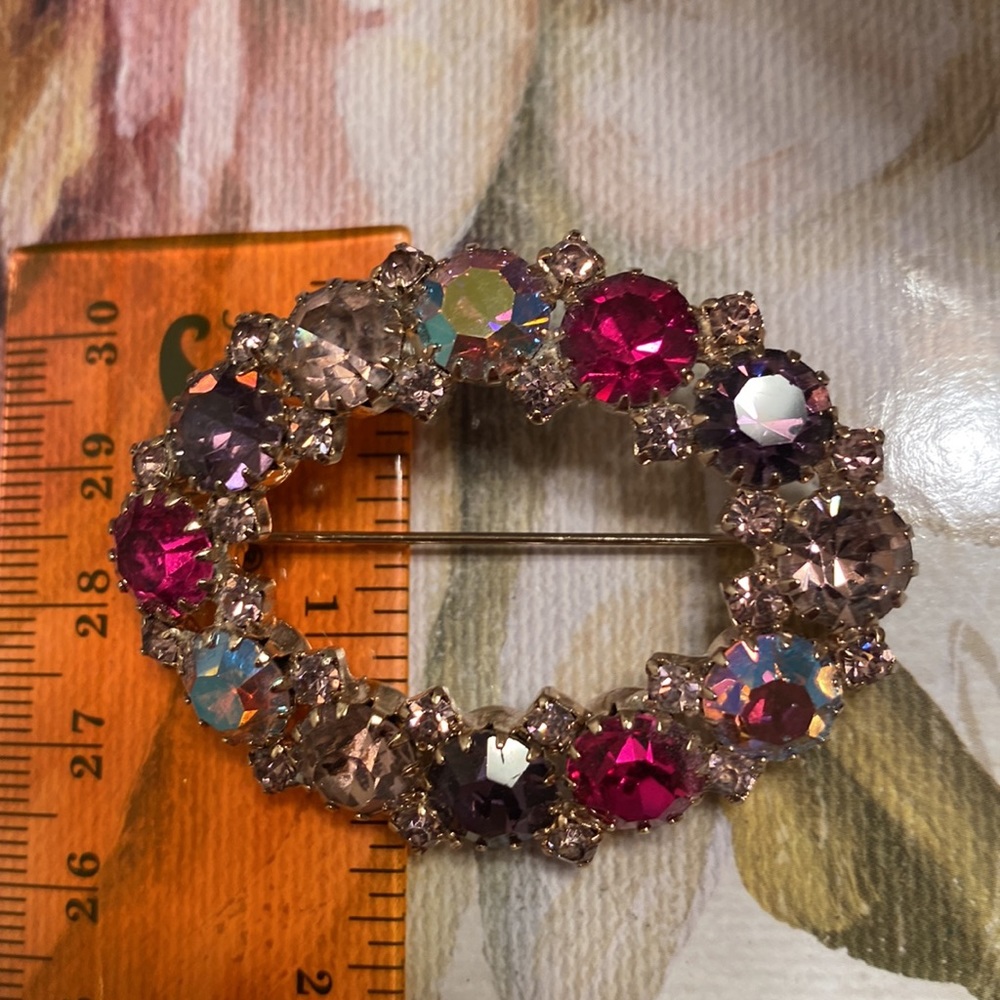 Vintage Karu Arke, Inc glittering rhinestone brooch & clip earrings - Picture 11 of 13